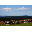 Blick über Boží Dar zum Auersberg